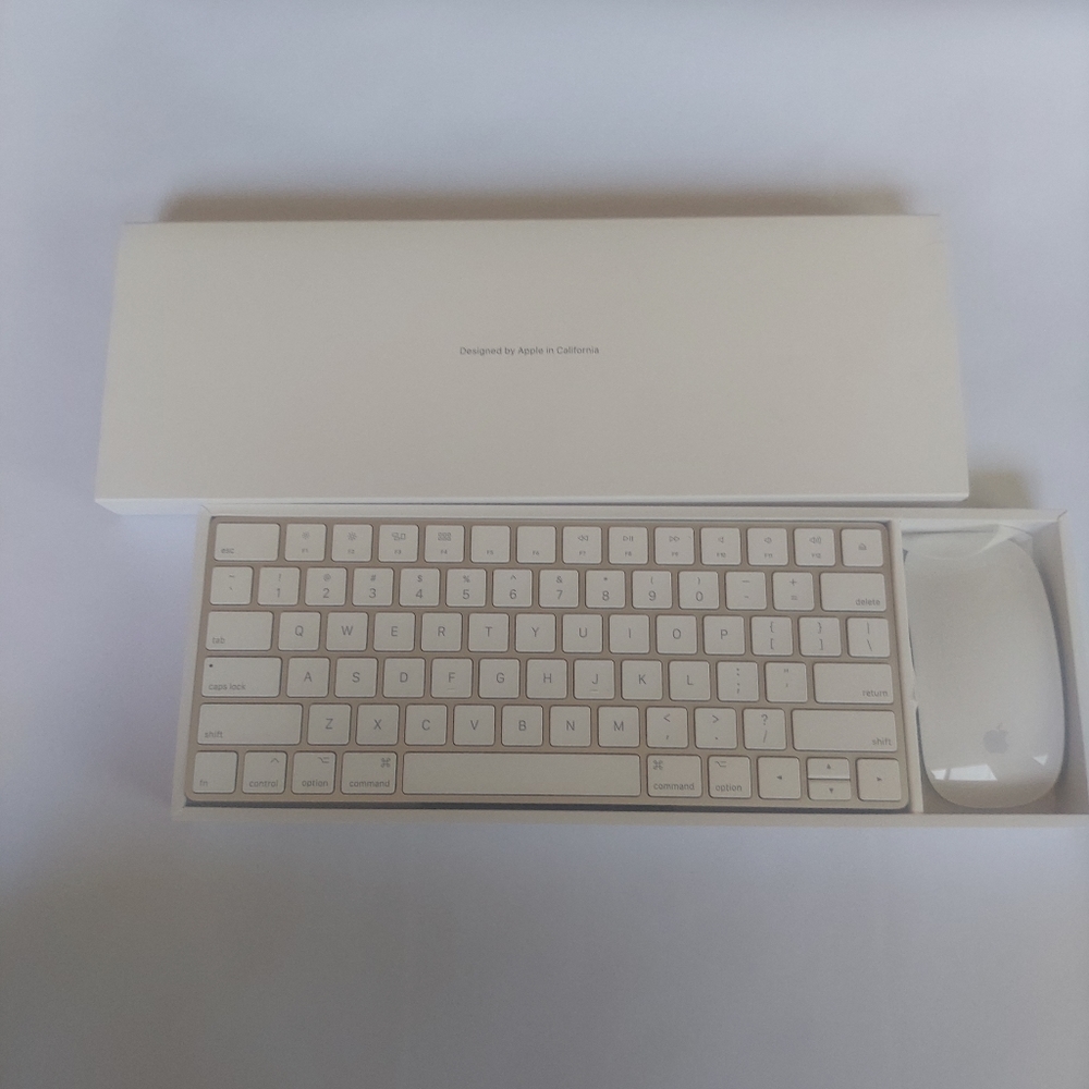 Apple Wireless Magic Keyboard 2